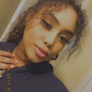 Meet your Posher, Camila